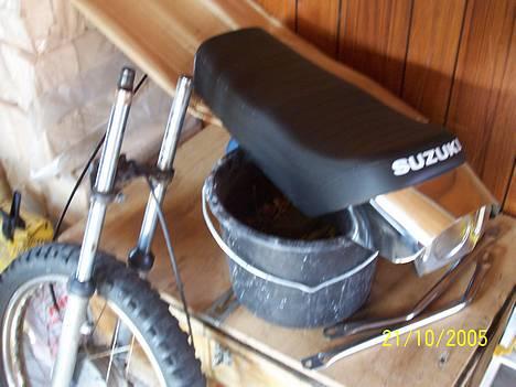 Suzuki K50 - Nyt sæde og forgaflen venter på renovering billede 3