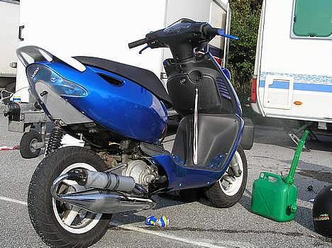 Aprilia Sonic STJÅLET! - Ja sådan ser den ud nu :-)  (SW scooter træf 06) billede 1