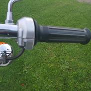 Suzuki FZ50 SUZI metalicrød
