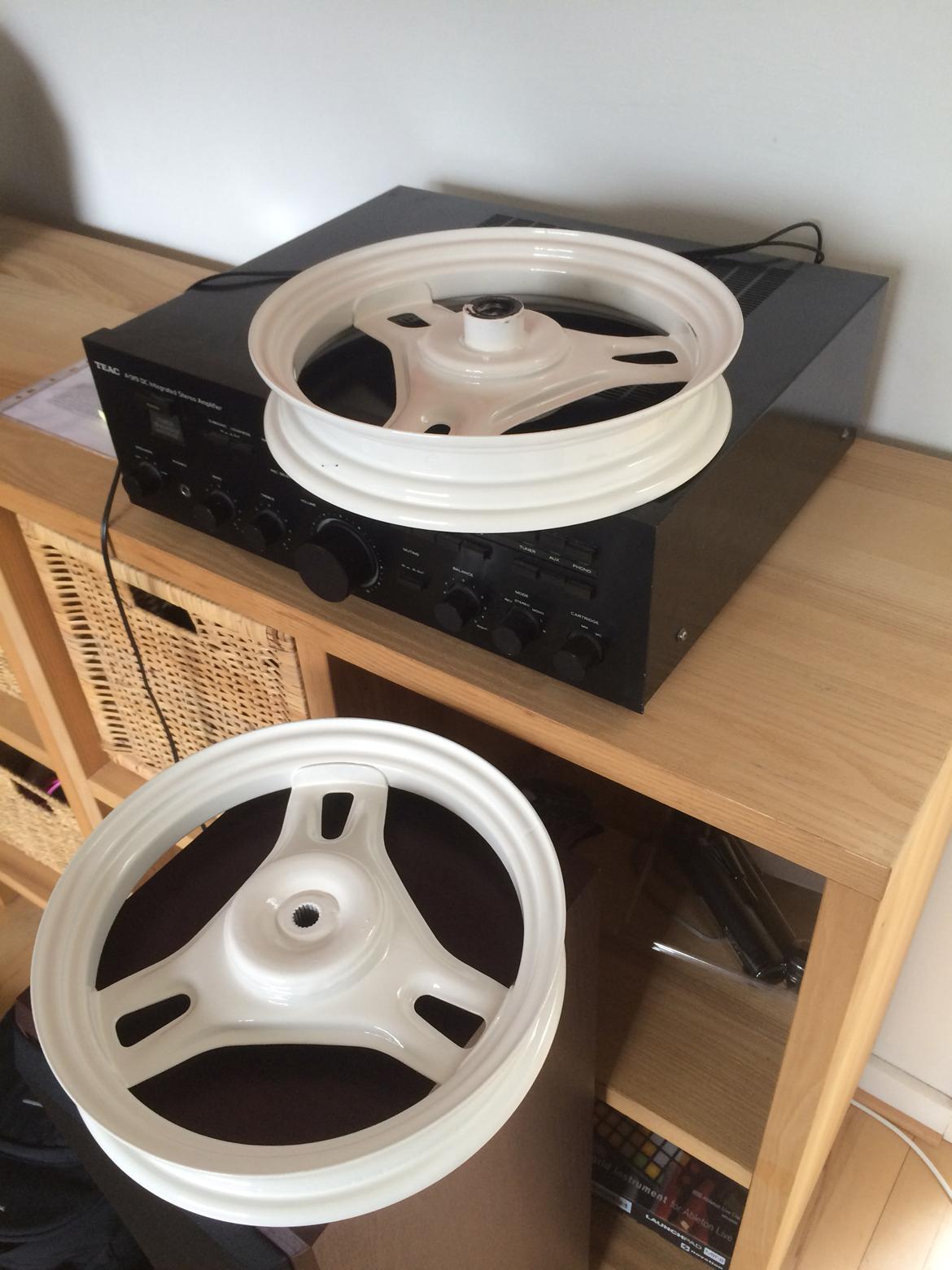 Honda Melody Mini (NT50) - Fælge blev malet hvide med kurven billede 7