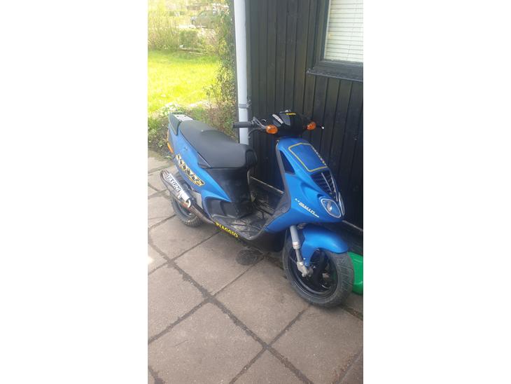 {{currentPhoto.altText}} billede {{currentPhoto.number}}