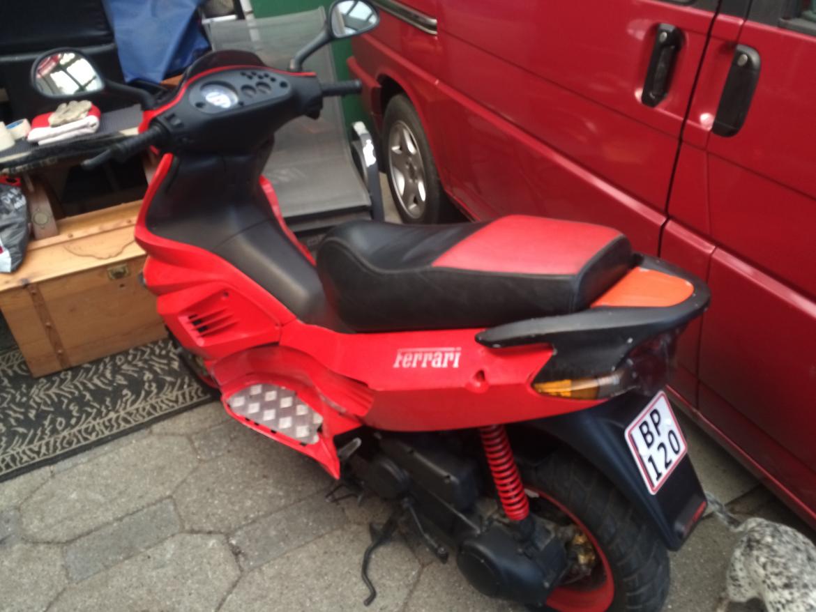 Gilera Runner SP 45er med min fede Ferrari skjolde  billede 10