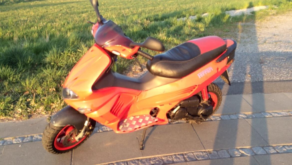 Gilera Runner SP 45er med min fede Ferrari skjolde  billede 1