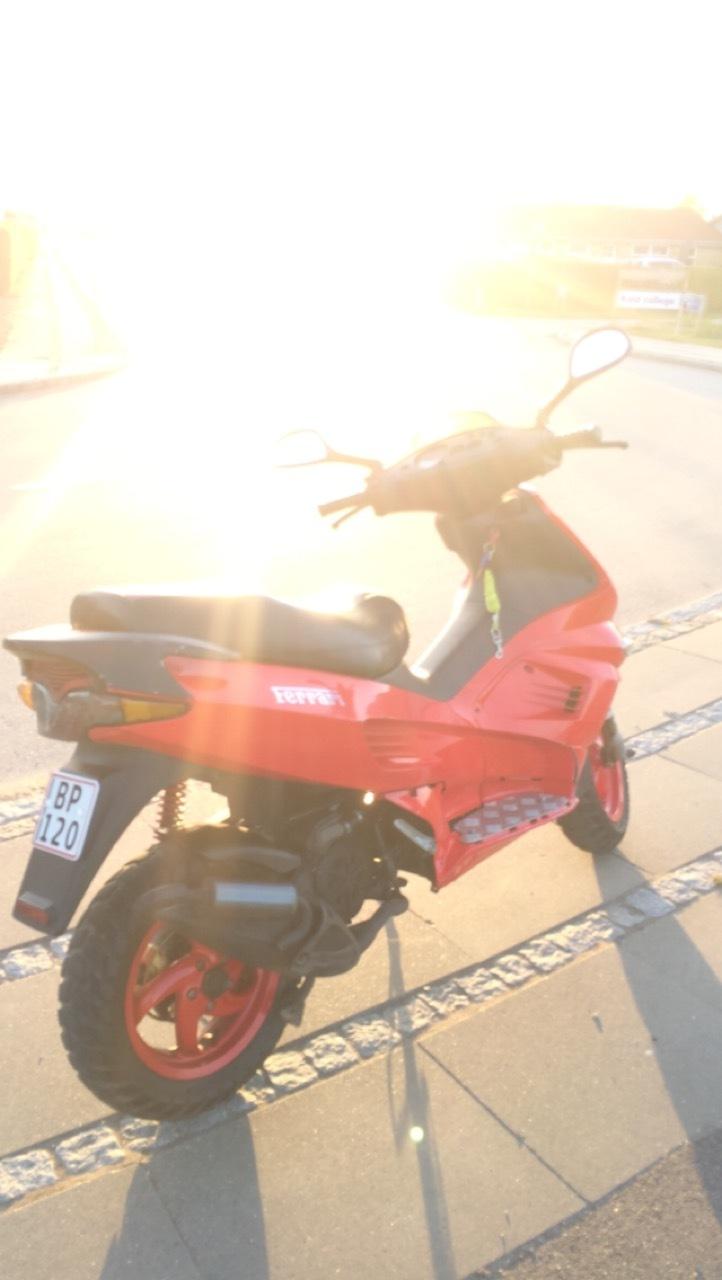 Gilera Runner SP 45er med min fede Ferrari skjolde  billede 5