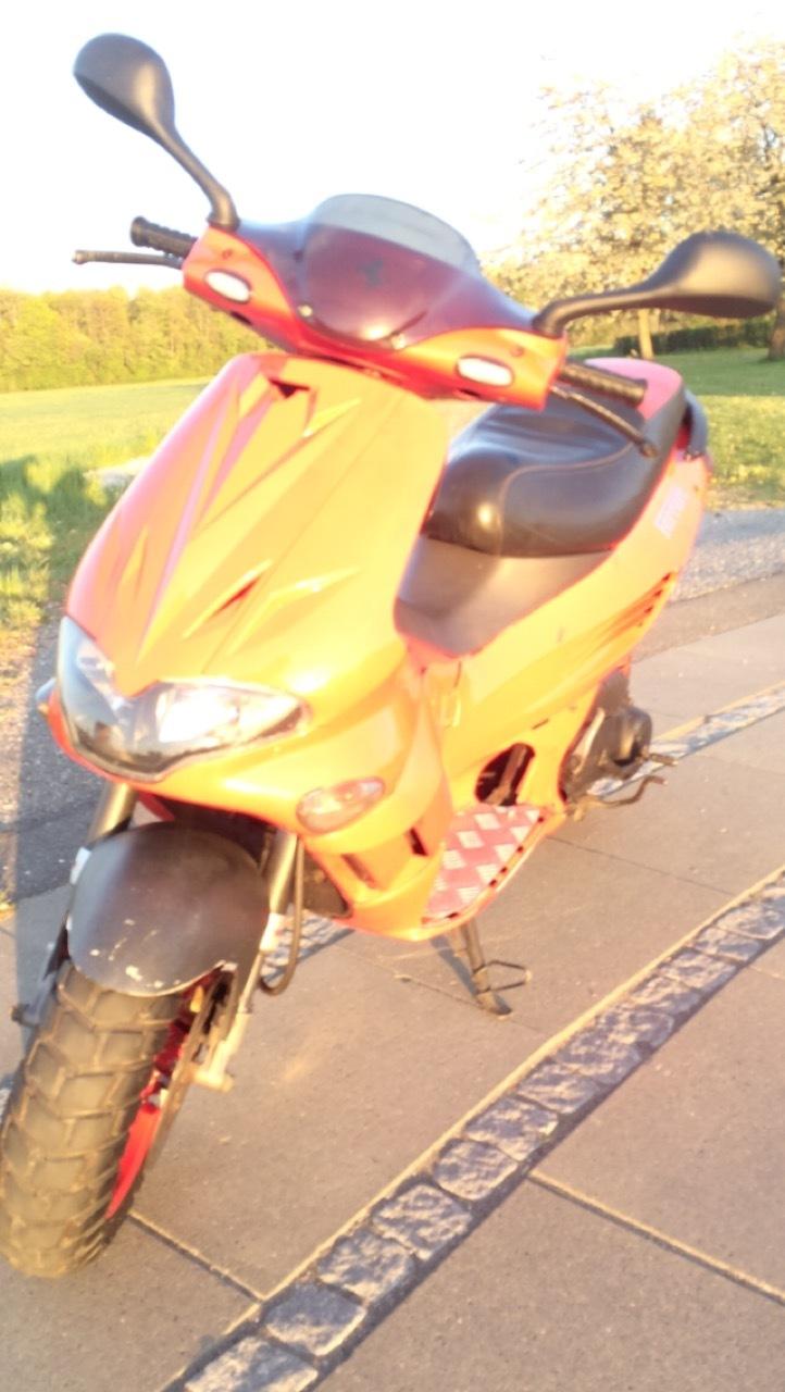 Gilera Runner SP 45er med min fede Ferrari skjolde  billede 11
