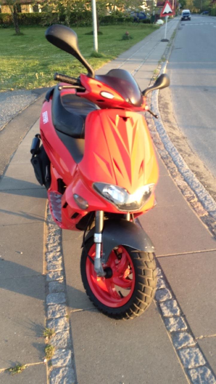 Gilera Runner SP 45er med min fede Ferrari skjolde  billede 6