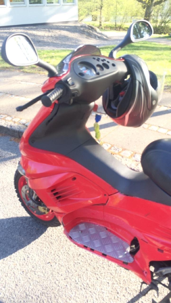 Gilera Runner SP 45er med min fede Ferrari skjolde  billede 14