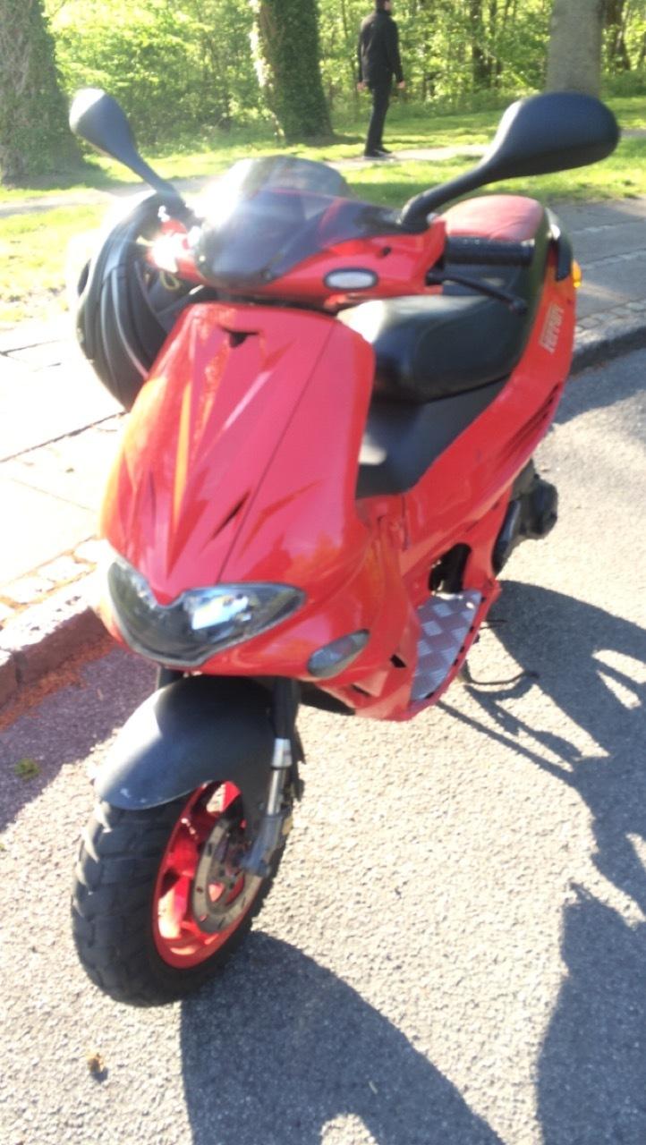 Gilera Runner SP 45er med min fede Ferrari skjolde  billede 16