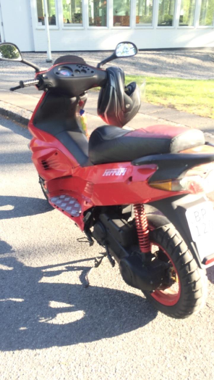 Gilera Runner SP 45er med min fede Ferrari skjolde  billede 13