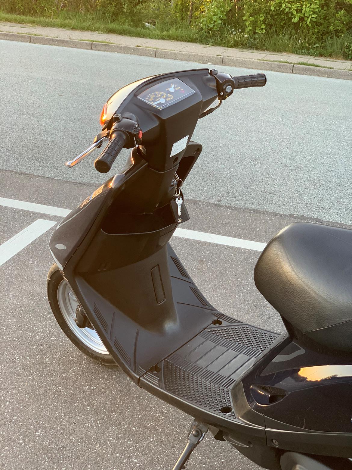 Yamaha Jog Artistic Special SOLGT billede 15