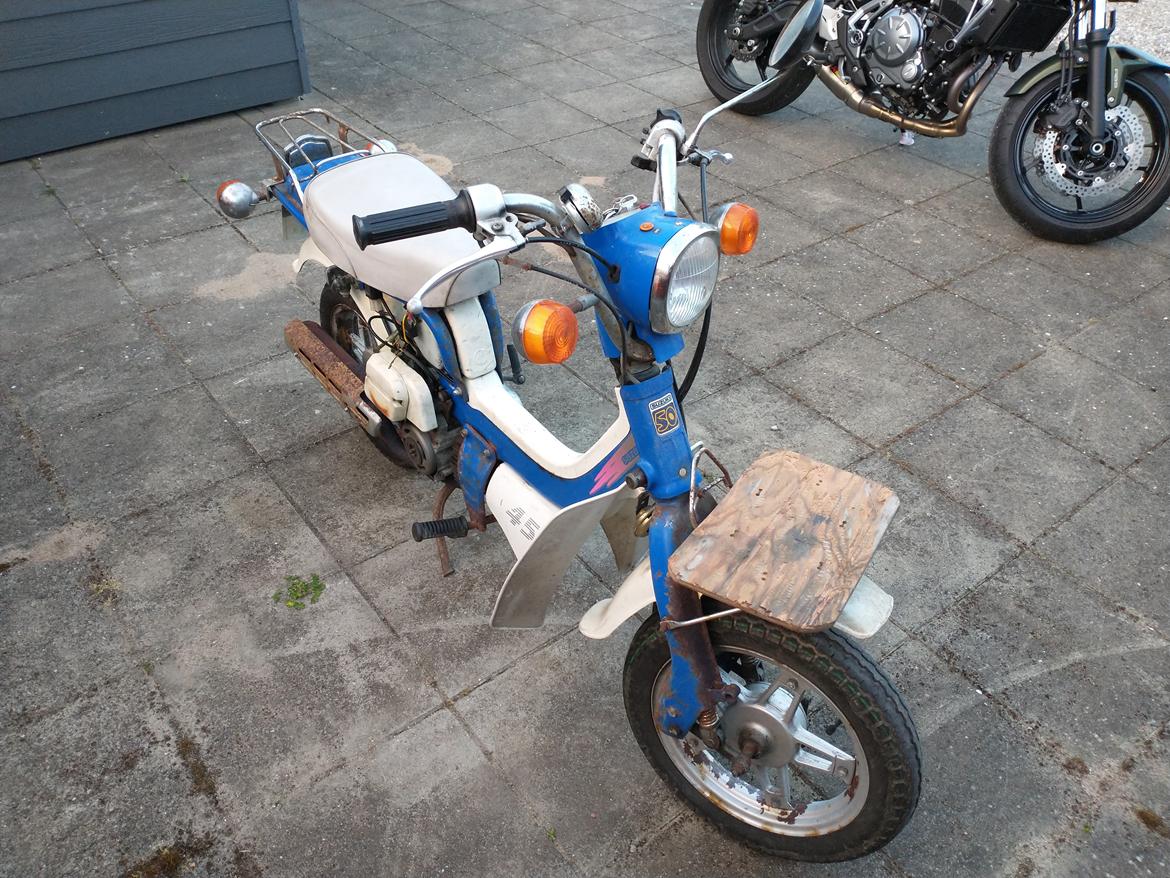 Suzuki CR50 (FZ50) EU45 - Billeder af scootere - Uploaded af • ³ ² ¹ ...