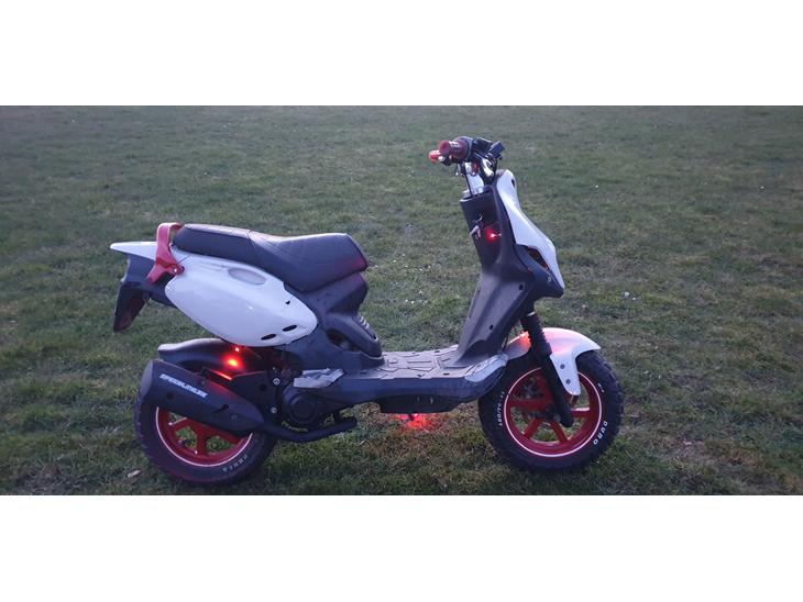 {{currentPhoto.altText}} billede {{currentPhoto.number}}