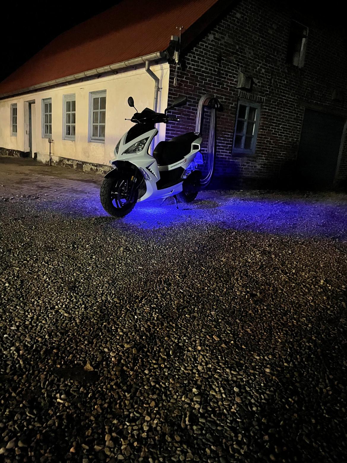 Peugeot Speedfight 3 - Her står knallerten næsten færdig, vi mangler bare at sænke hastigheden og et par smådele. billede 3