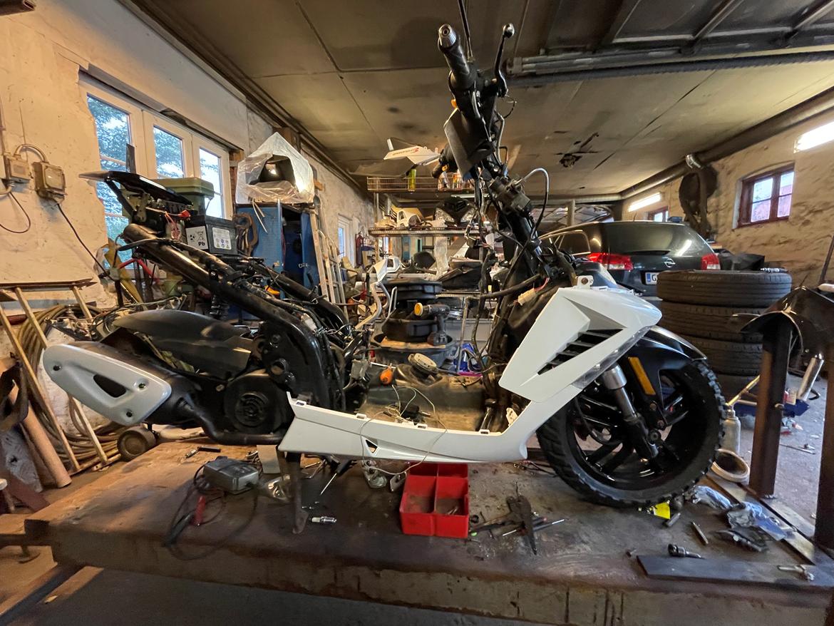 Peugeot Speedfight 3 - Vi købte nye dele til scooteren. billede 7