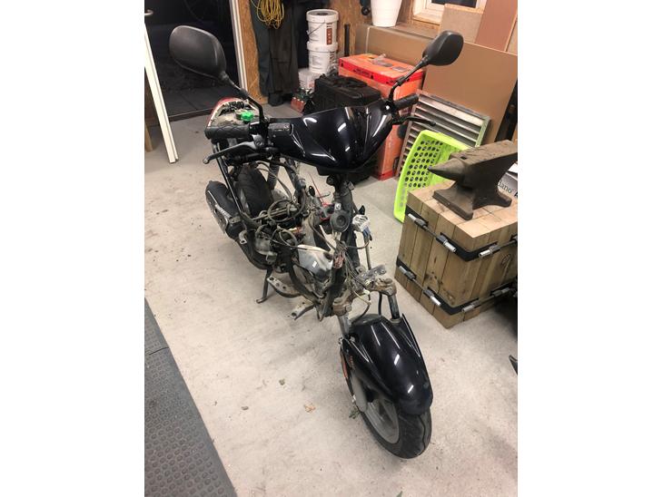 {{currentPhoto.altText}} billede {{currentPhoto.number}}