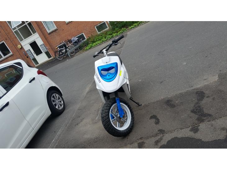 {{currentPhoto.altText}} billede {{currentPhoto.number}}