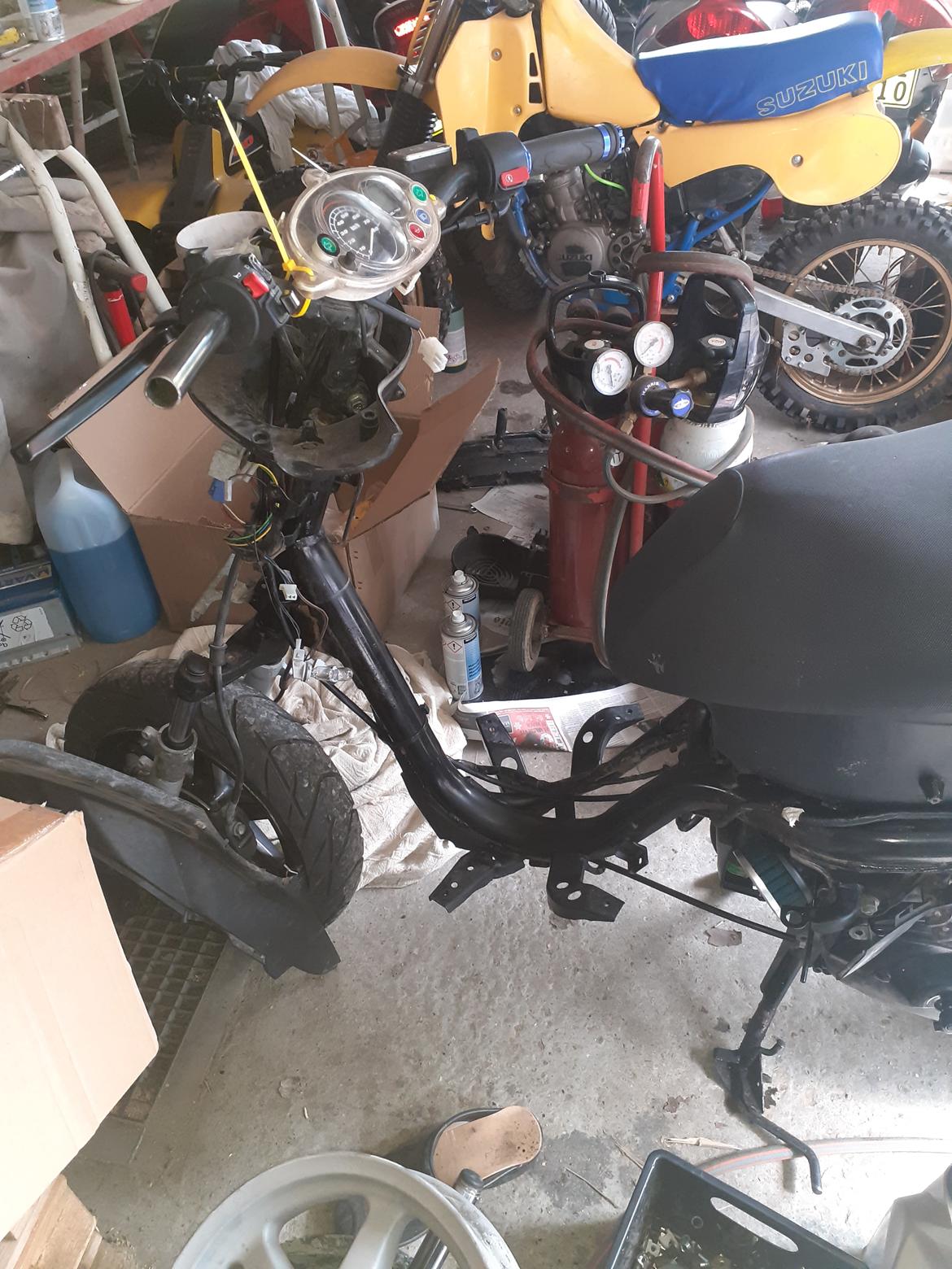 Yamaha Jog r - Så er stellet blevet rettet billede 10