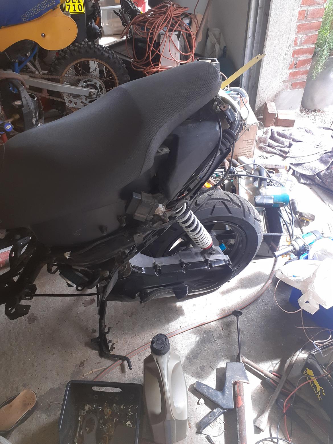 Yamaha Jog r - nyvasket på motorblok og stel, den er bare blevet fin billede 11