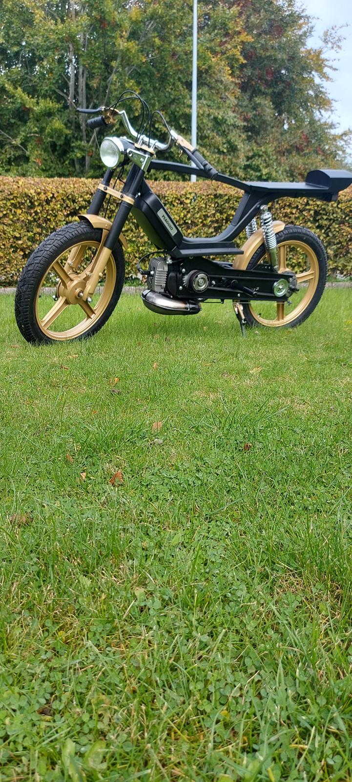 Piaggio Bravo Racer ombygget billede 1