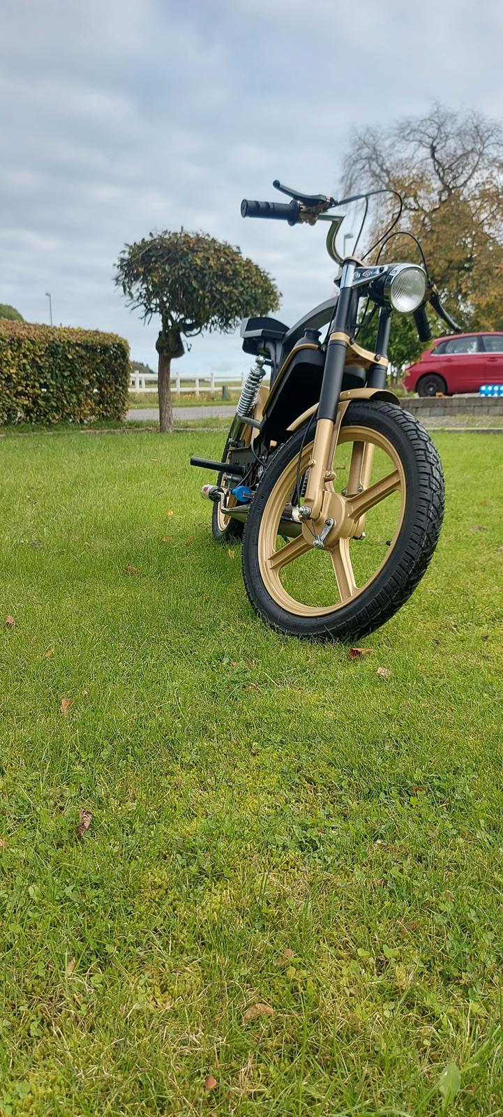 Piaggio Bravo Racer ombygget billede 2