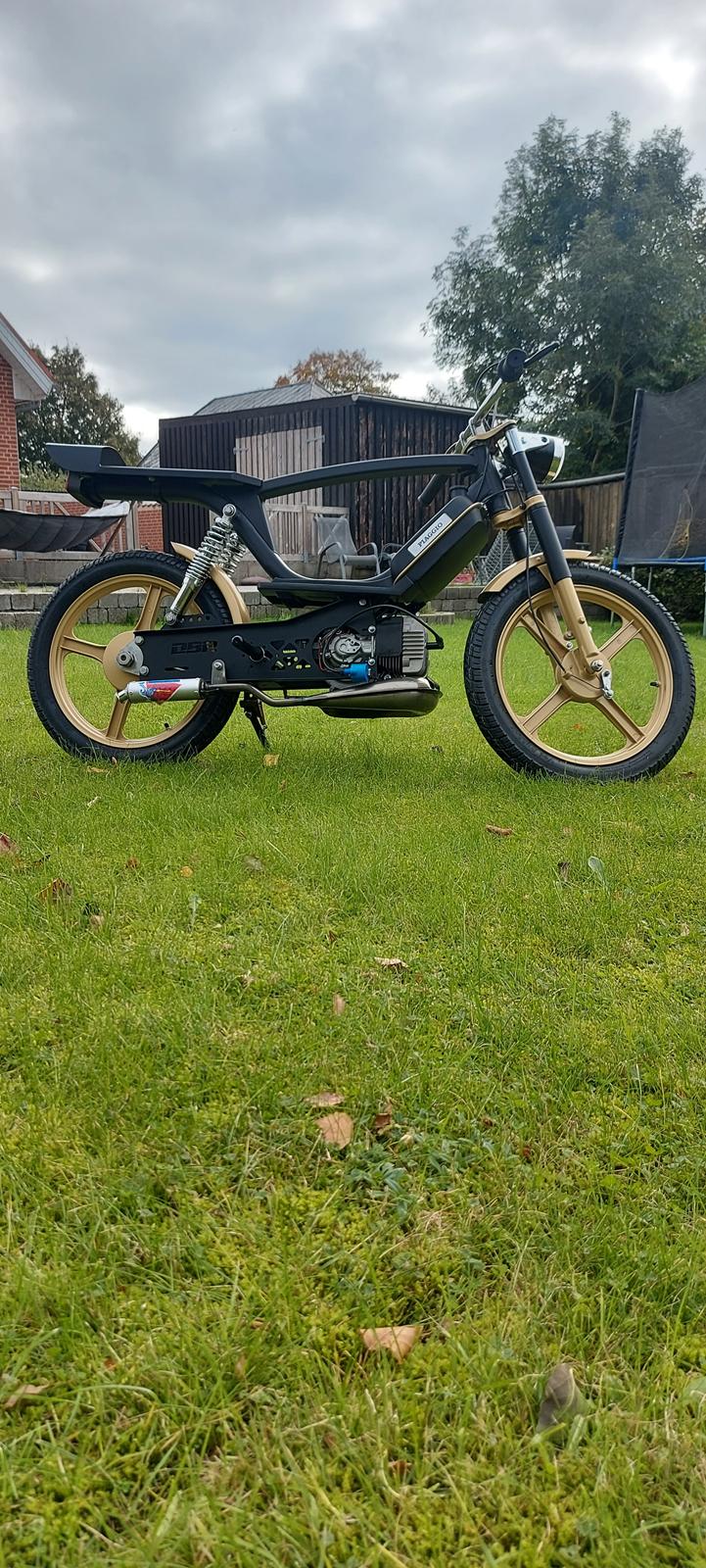 Piaggio Bravo Racer ombygget billede 3