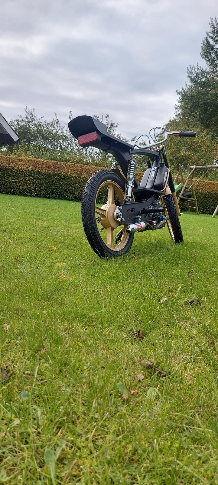 Piaggio Bravo Racer ombygget billede 5