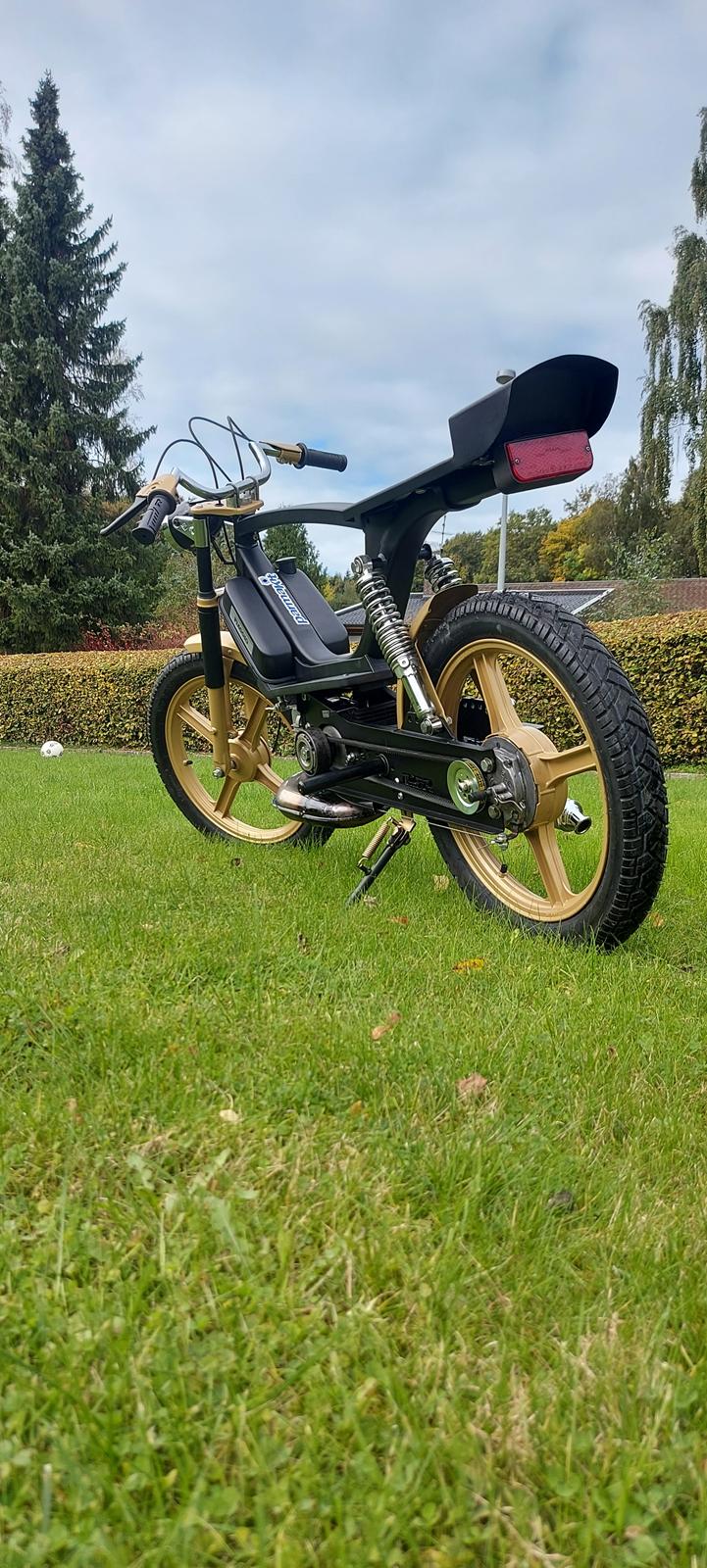 Piaggio Bravo Racer ombygget billede 6