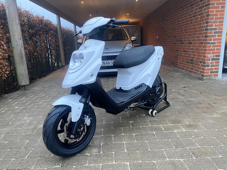 {{currentPhoto.altText}} billede {{currentPhoto.number}}