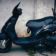 Piaggio Zip 4T (Dark Knight)