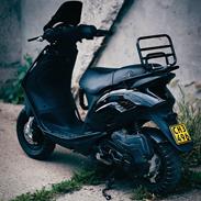 Piaggio Zip 4T (Dark Knight)