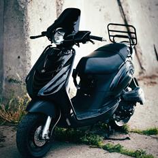 Piaggio Zip 4T (Dark Knight)