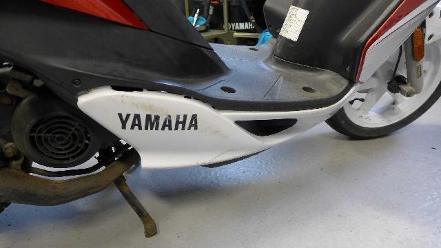 Yamaha Jog r - gammelt knækket skjold billede 23