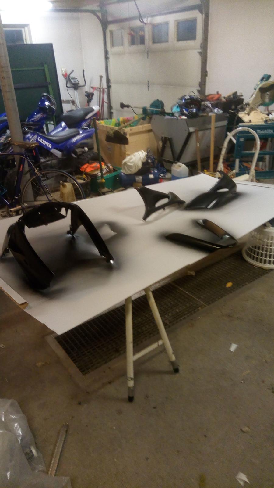 Yamaha Jog r - dækkede mærkerne og malede resten billede 15