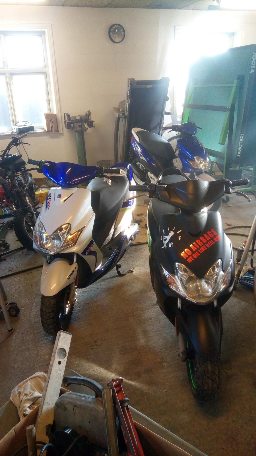 Yamaha Jog r - den ene fra 13, den anden 14, 1 bogstav forskel i nummerplade billede 33