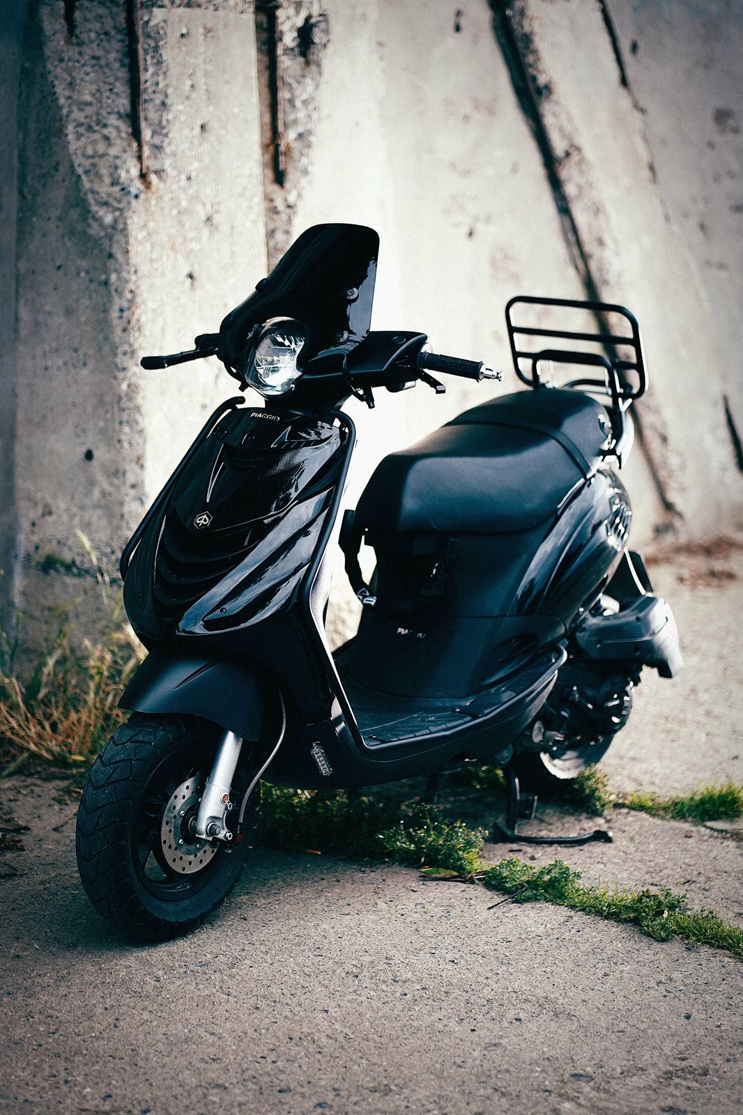 Piaggio Zip 4T (Dark Knight) billede 1