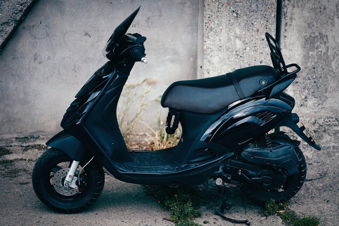 Piaggio Zip 4T (Dark Knight) billede 4