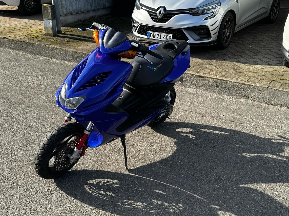 Yamaha Aerox Valentino Rossi edition - Som den står nu 75% færdig billede 3