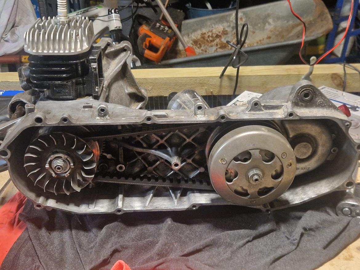 Yamaha BW'S Next Generation / MBK Booster Next Generation - Blokken under general service af maskinen billede 11