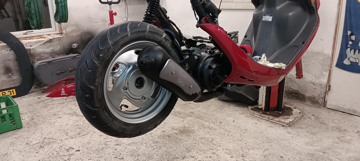 Sym jet basix/red devil billede 8