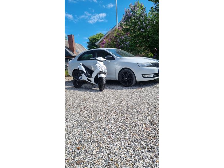 {{currentPhoto.altText}} billede {{currentPhoto.number}}