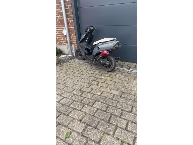 {{currentPhoto.altText}} billede {{currentPhoto.number}}