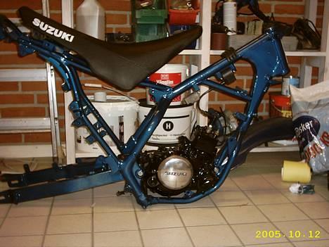 Suzuki SMX *Suzzi!* - stellet og motoren! Den ska jo til at samles nu! billede 8