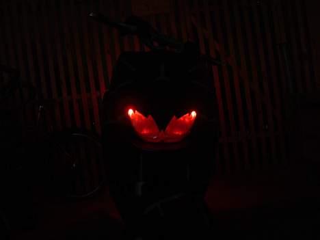 Yamaha Aerox Lc    SOLGT - Böser Blick med røde positionspære.. billede 7