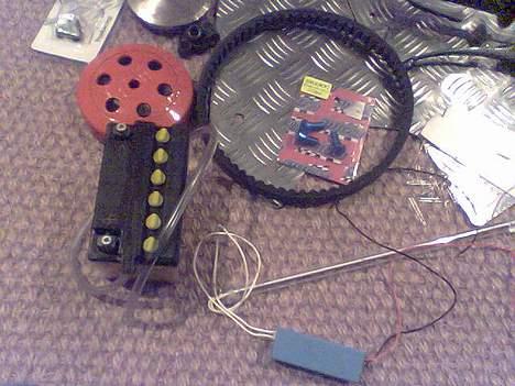 Honda sfx PROJEKT Færdig 28aug - dørk plade og et extra stort batteri til at trække de 20 dioder og 2 neon rør :D billede 10