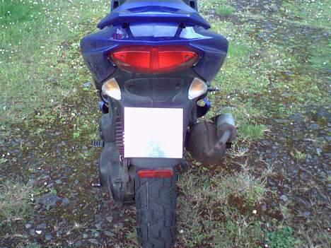 Peugeot Speedfight 2 LC - Der ser i så mit skjold jeg sætter på nummerpladen så politiet ikke kan se den;) billede 2