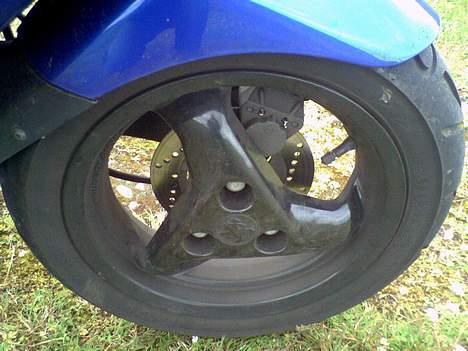 Peugeot Speedfight 2 LC - Min dejlige std. fælge samt dæk billede 5