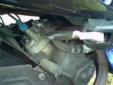 Peugeot Speedfight 2 LC - Inde hos motoren billede 11