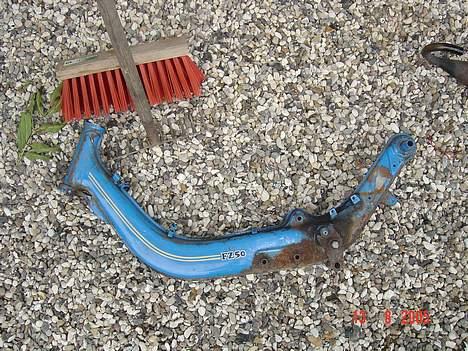 Suzuki fz-jog smidt ud - det pænt rustne stel der er tilpasset motoren... billede 3