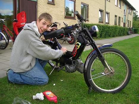 Puch Maxi K [Solgt] - Den glade ejer som pudser sin maxi billede 3