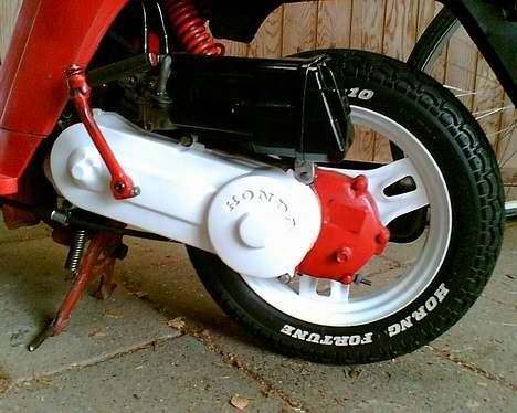 Honda Melody - Variatorskjold, luftfilter og baghjul billede 2